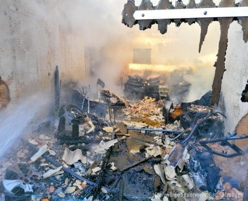 Feuer im Ortsteil Allendorf - 6 Garagen in Mitleidenschaft gezogen!